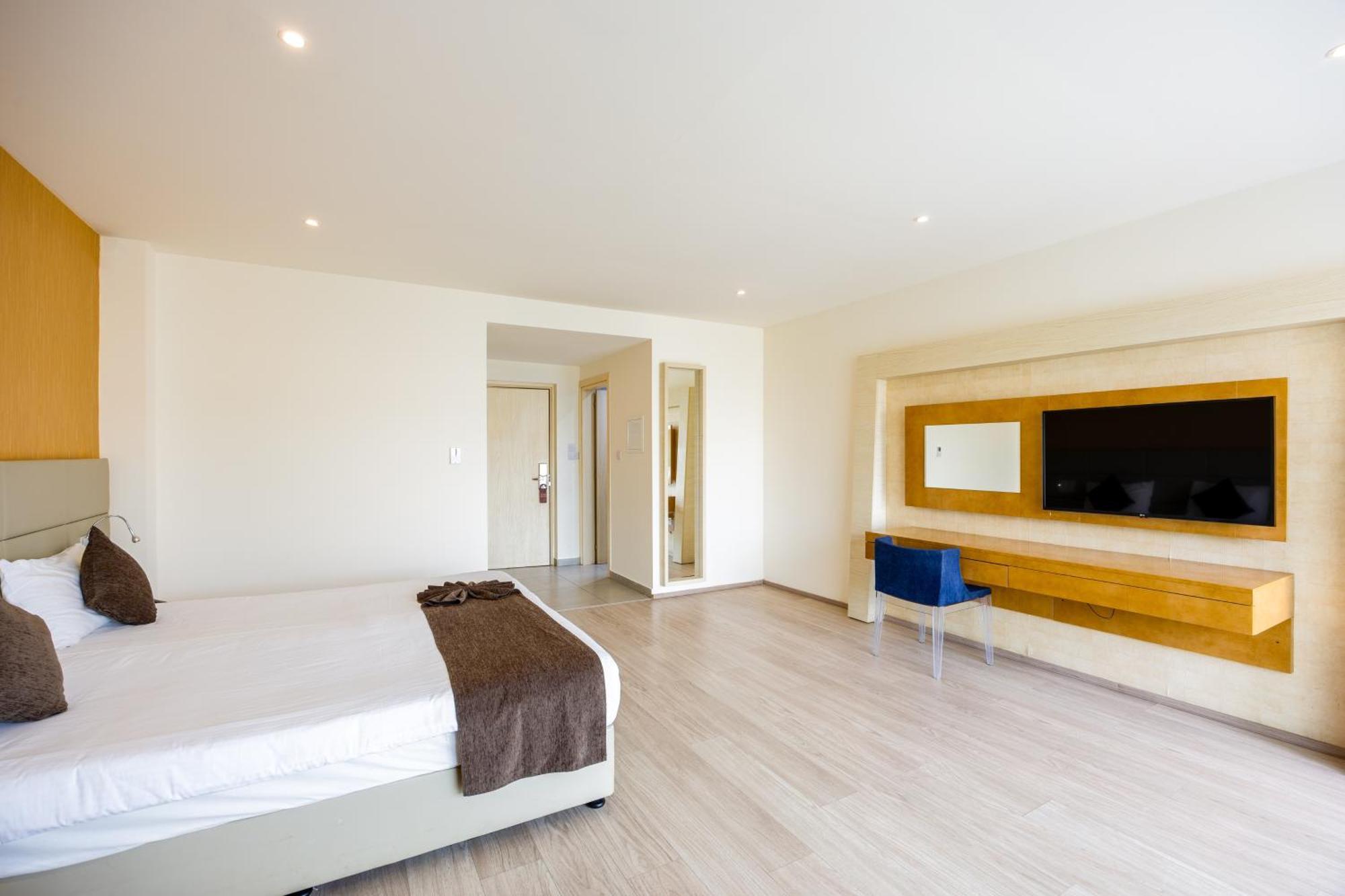 Melpo Antia Hotel & Suites Agia Napa Exterior foto