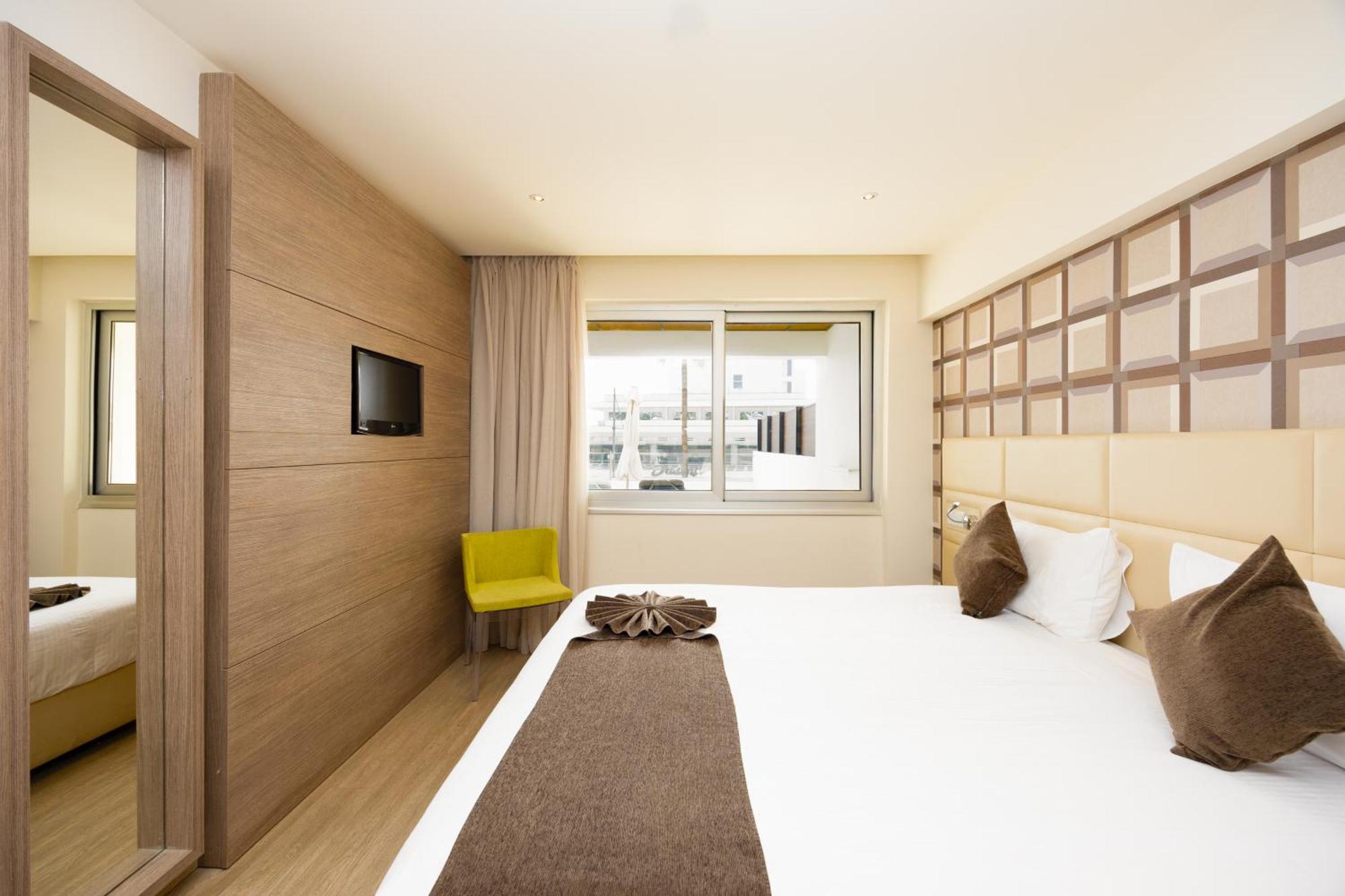 Melpo Antia Hotel & Suites Agia Napa Exterior foto