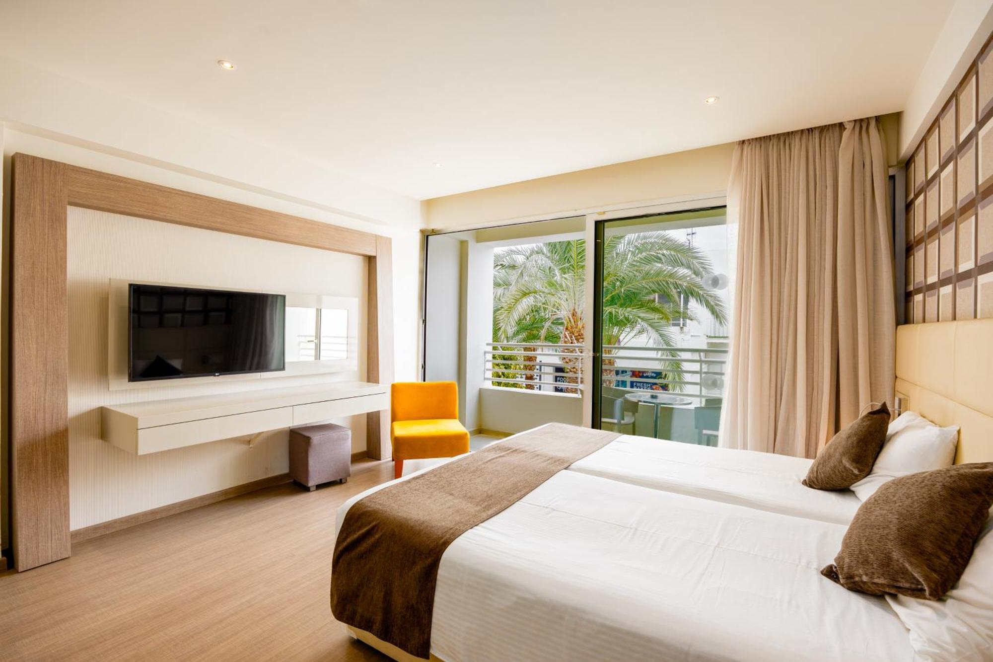 Melpo Antia Hotel & Suites Agia Napa Exterior foto