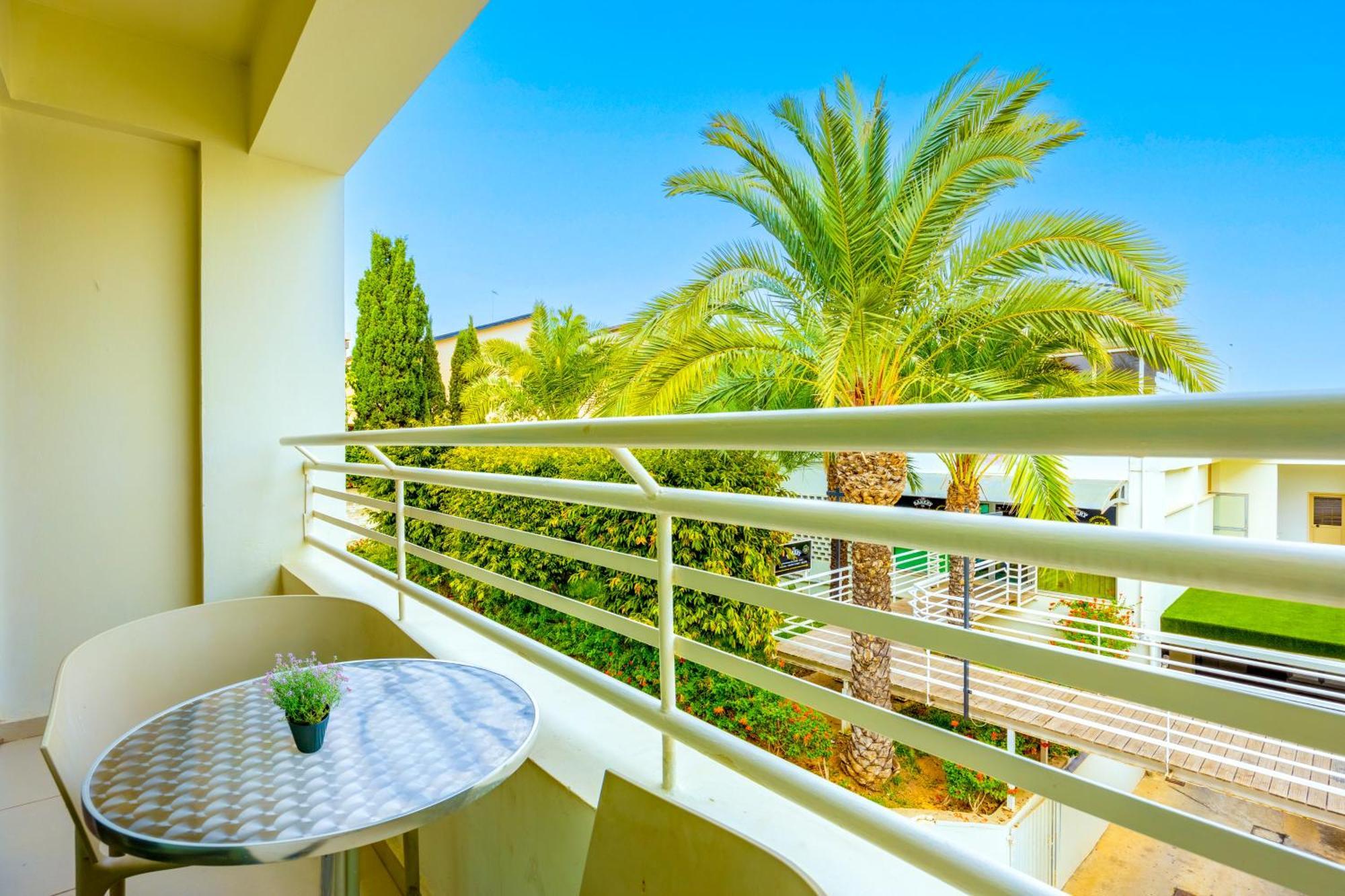 Melpo Antia Hotel & Suites Agia Napa Exterior foto