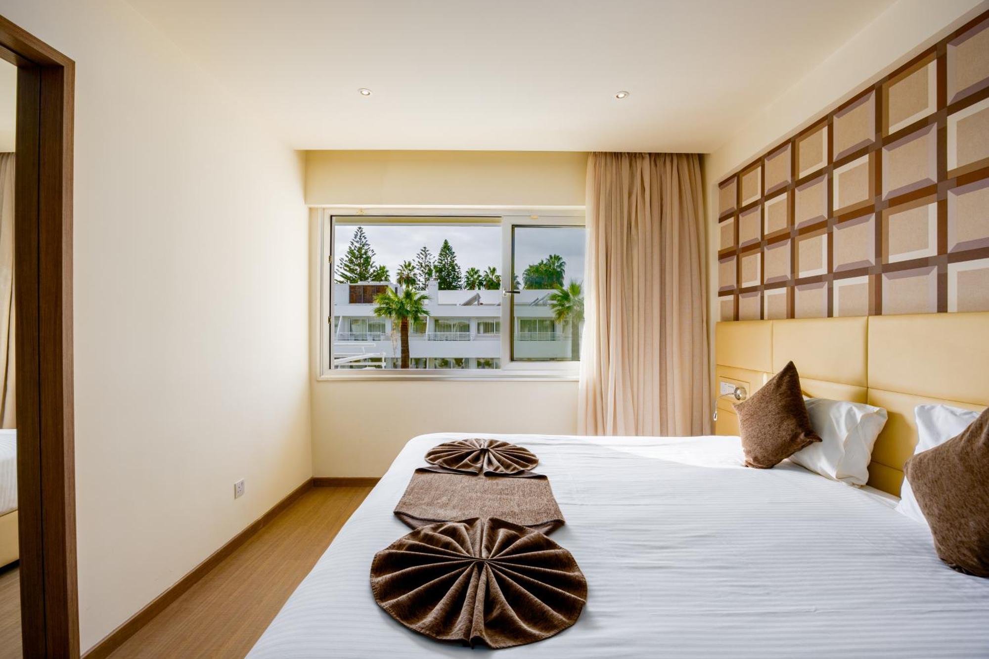 Melpo Antia Hotel & Suites Agia Napa Exterior foto